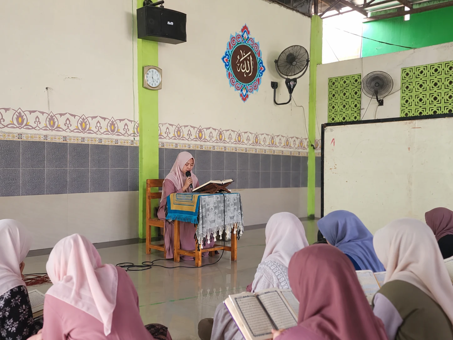 Santriwati tilawah Qori Pondok Pesantren Attahiyyah