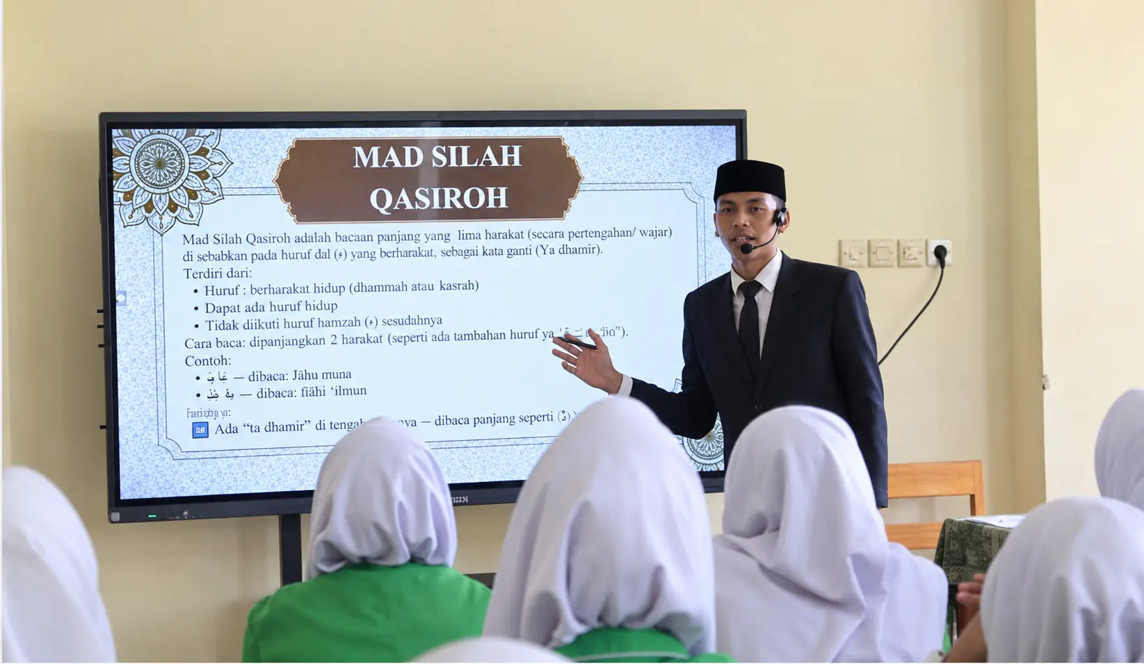 Pembelajaran Al-Qur’an menggunakan smartboard di Attahiyyah